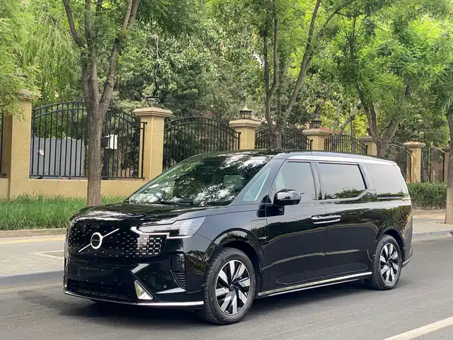 Volvo Volvo EM90 2025
