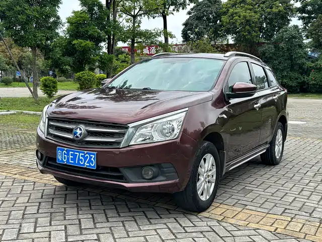 Venucia Venucia T70 2015