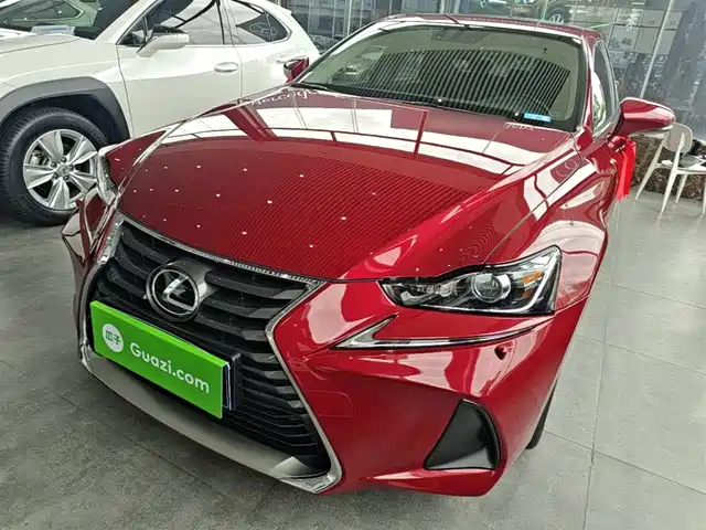 Lexus Lexus IS 2019