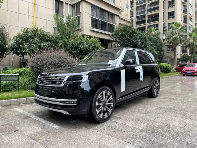 Land Rover Range Rover —