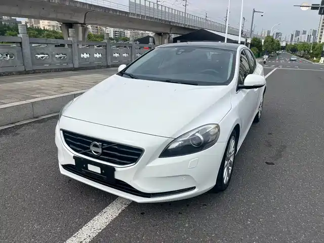 Volvo Volvo V40 2013
