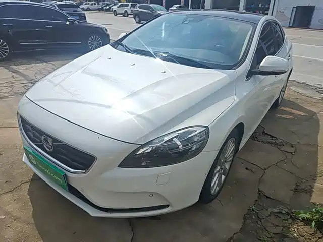 Volvo Volvo V40 2015