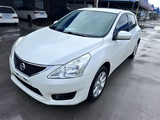 Nissan Tiida 2015