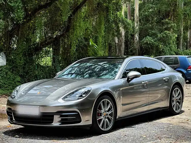 Porsche Panamera 2021