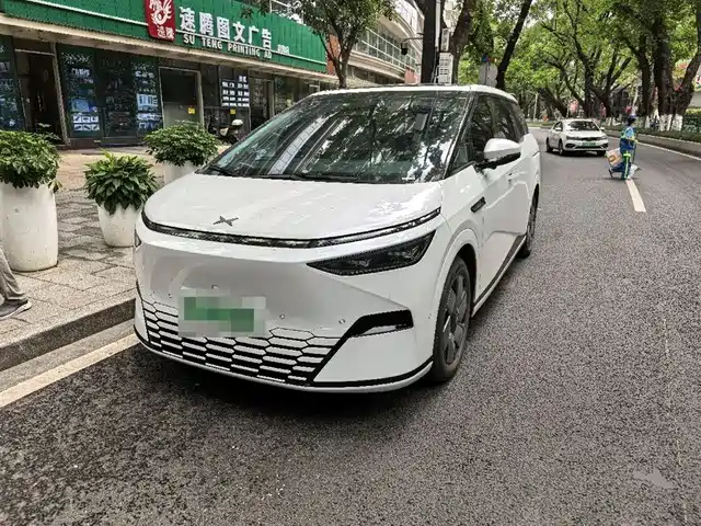 XPeng XPeng X9 2024