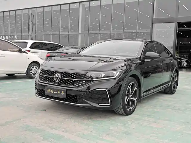 Volkswagen Passat 2023