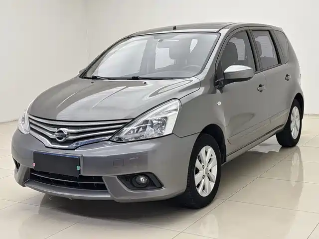 Nissan Livina 2015