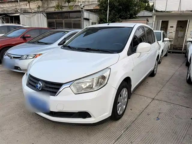 Venucia Venucia R50 2015