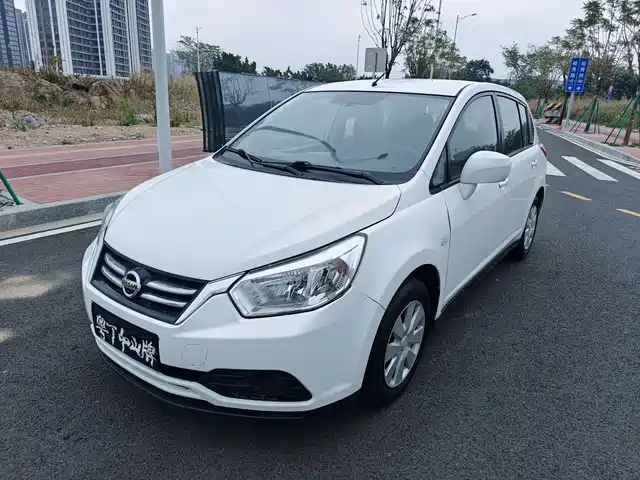 Venucia Venucia R50 2016