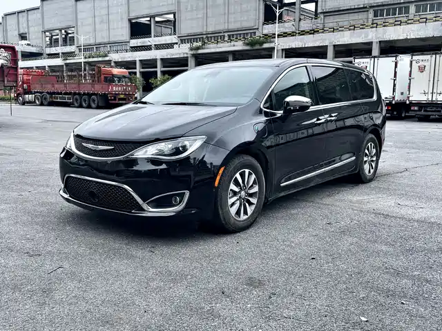 Chrysler Grand Caravan PHEV (Import)