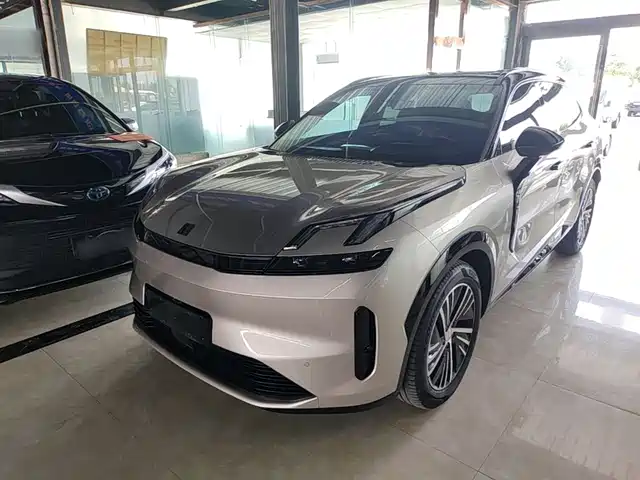 Lynk & Co Lynk & Co 08 EM-P 2024