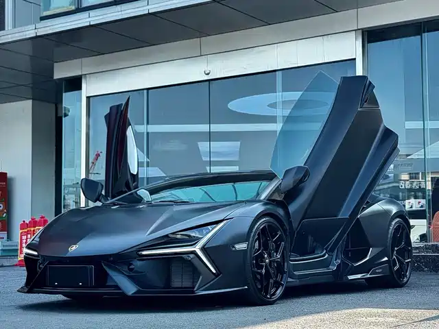 Lamborghini Revuelto 2025