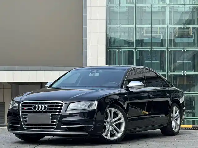 Audi Audi S8 2014