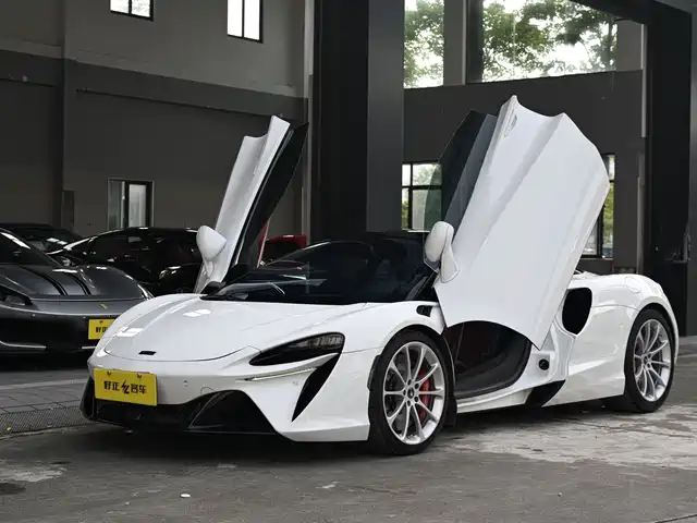 McLaren Artura 2025