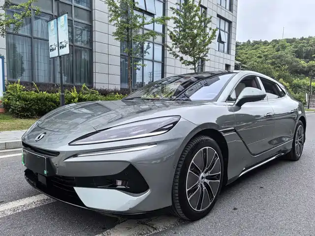 Denza Denza Z9GT 2025