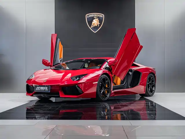 Lamborghini Aventador 2013