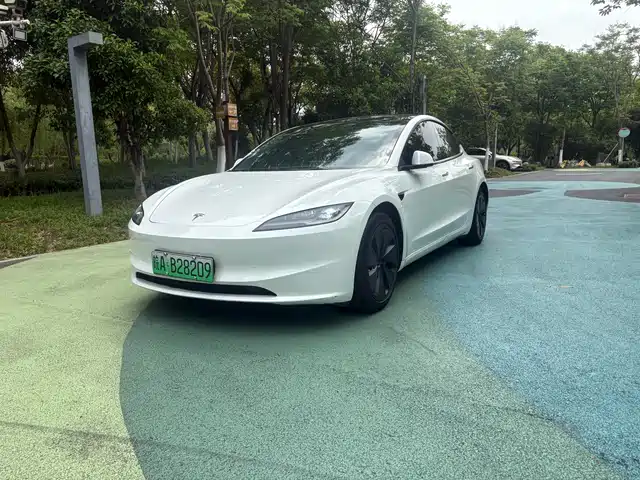 Tesla Model 3 2023