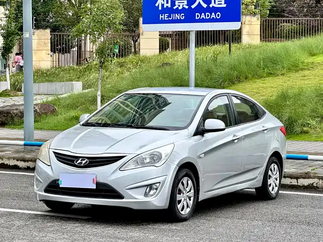 Hyundai Verna 2011