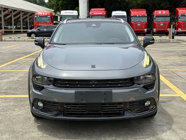 Lynk & Co Lynk & Co 02