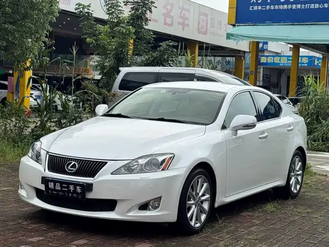 Lexus Lexus IS 2010