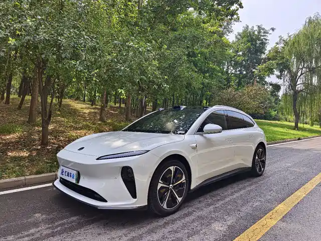 NIO NIO ET5T 2025