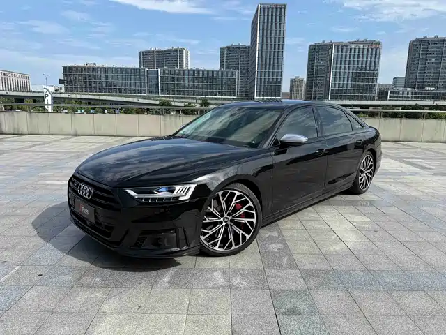 Audi Audi S8 2021