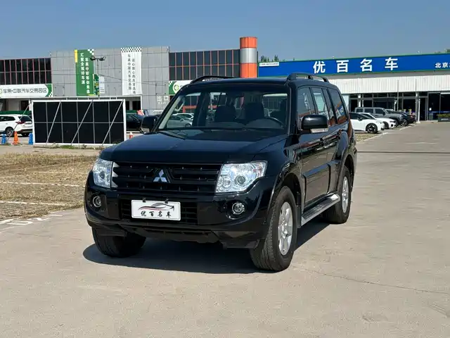 Mitsubishi Pajero (Import) 2014