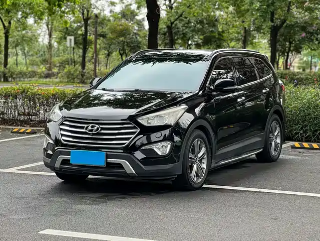 Hyundai Grand Santa Fe 2015