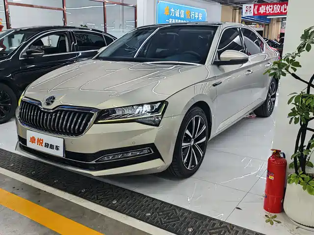 Škoda Superb 2021