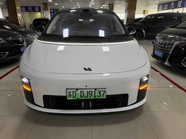 Li Auto Li i8 2025