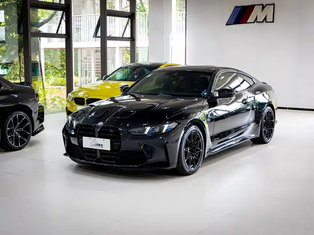 BMW BMW M4 2025