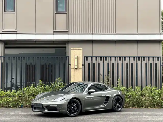 Porsche Porsche 718 2022