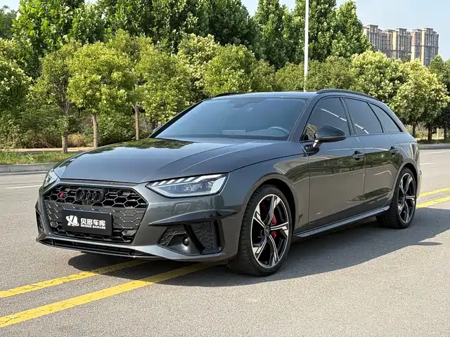 Audi Audi S4 2025