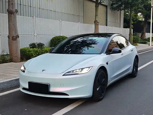 Tesla Model 3 2024