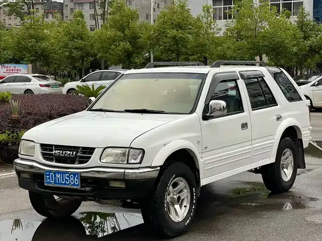 Isuzu Contender