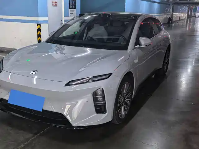 NIO NIO ET5T —