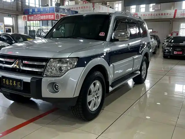 Mitsubishi Pajero (Import) 2008