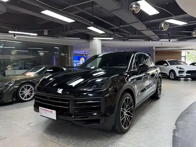 Porsche Cayenne 2025