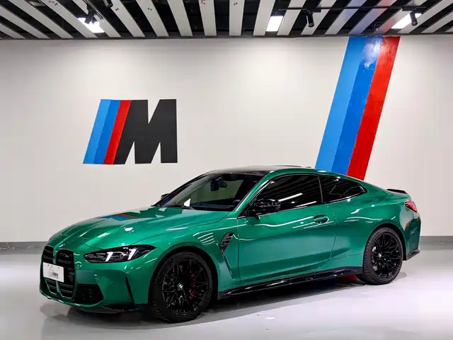 BMW BMW M4 2025