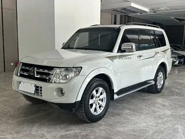 Mitsubishi Pajero (Import) 2014