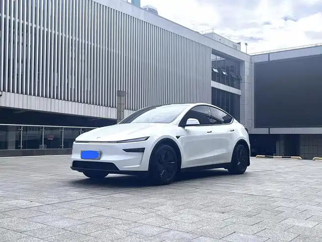 Tesla Model Y 2025