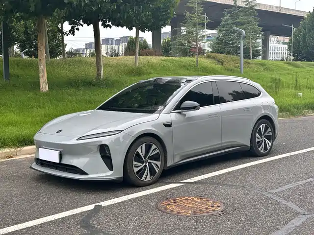 NIO NIO ET5T 2023