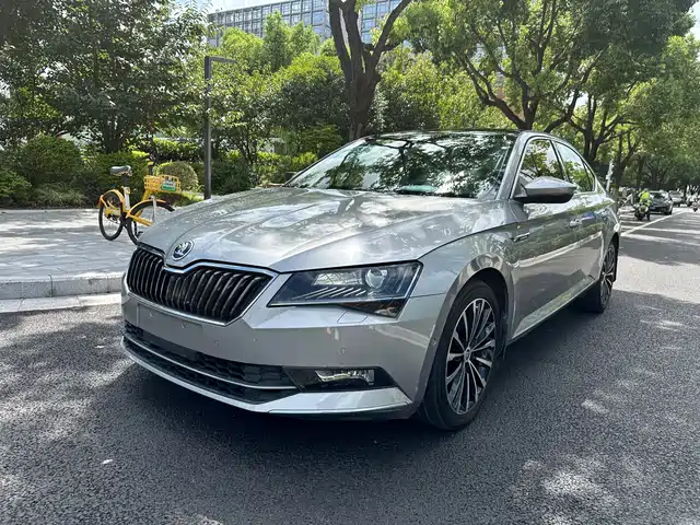 Škoda Superb 2016