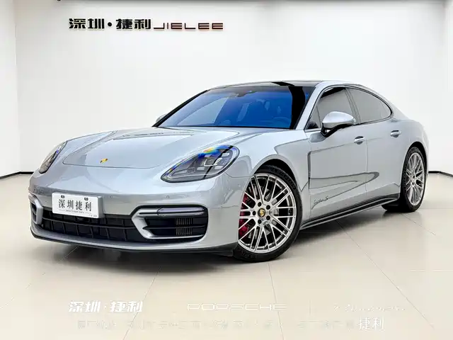 Porsche Panamera 2021