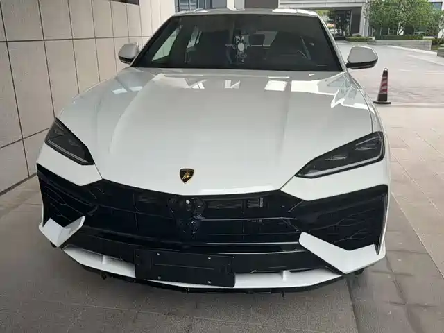 Lamborghini Urus SE 2026