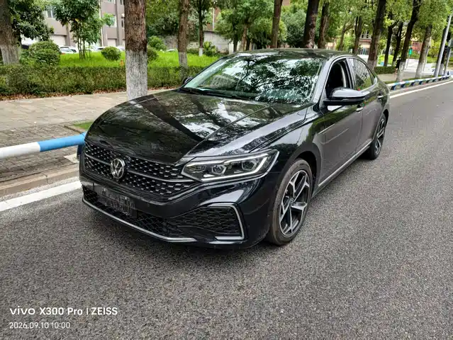 Volkswagen Passat 2025