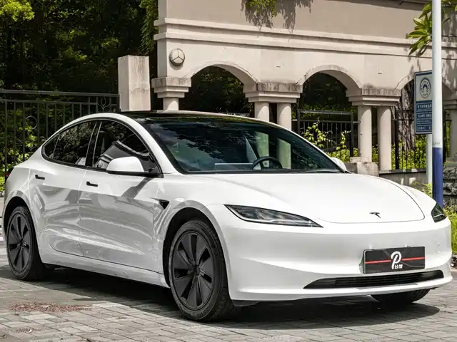 Tesla Model 3 2025
