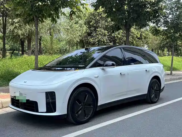 Li Auto Li i8 2025