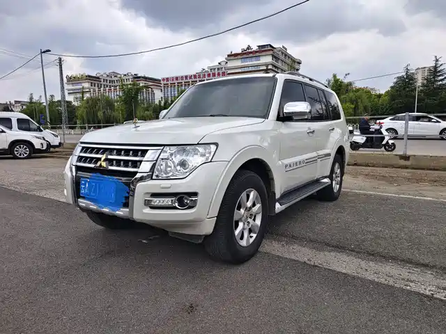 Mitsubishi Pajero (Import) 2020