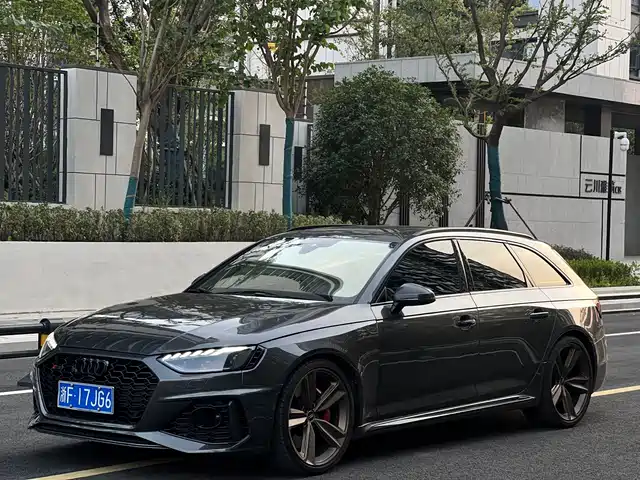 Audi Audi RS 4 2022